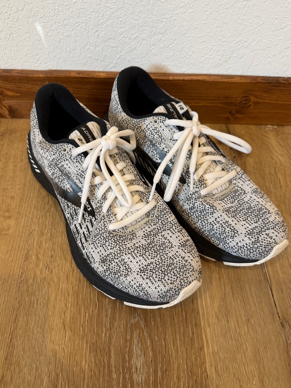 Women’s Brooks Adrenaline 21 size 9.5